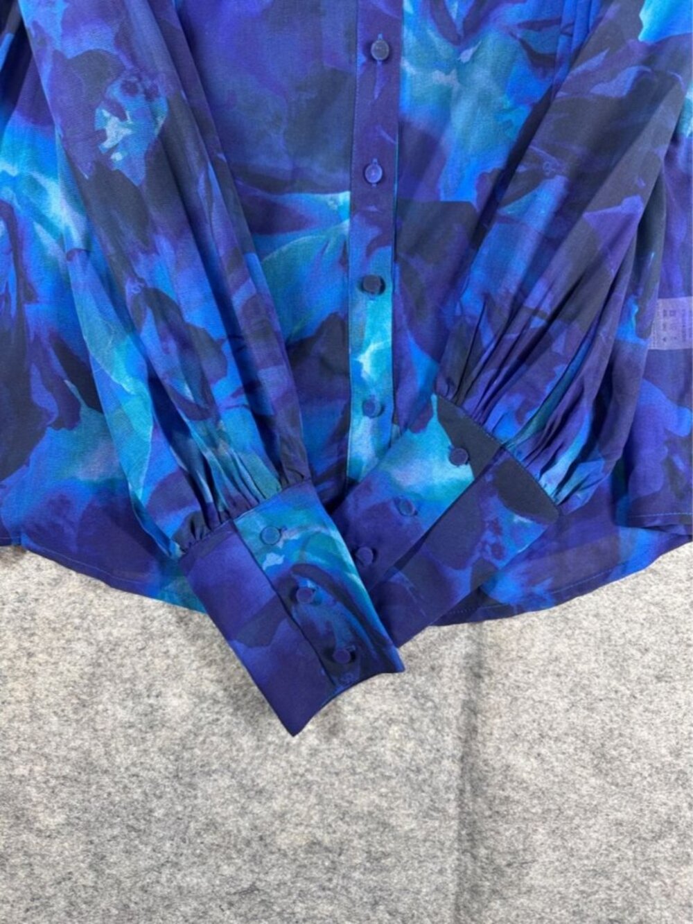 RNWY RUNAWAY Sheer Blue Abstract Print Button Up Floral Blouse Size M Career - Picture 10 of 15